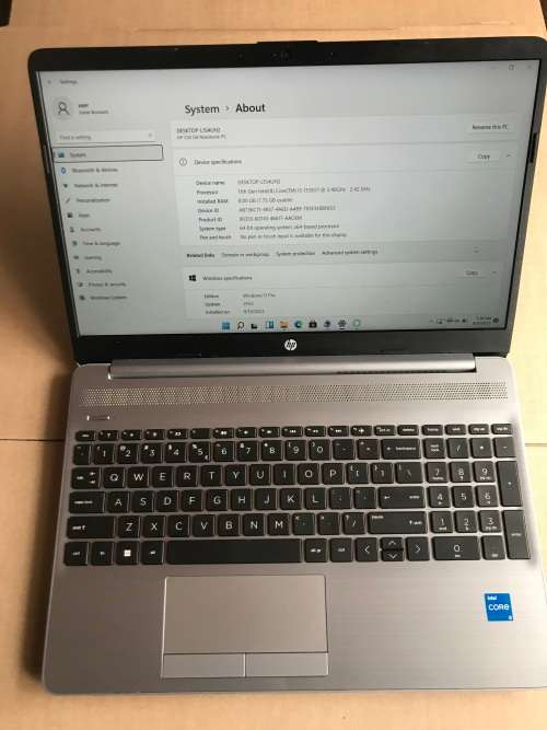 HP 250 G8* 15.6`*CORE i5-1135G7*2.40 GHZ*8 GB RAM*256 GB SSD * WINDOWS 11 PRO 64-BIT OS
